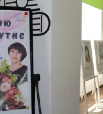 В Олександрії відкрили благодійну виставку-продаж картин від художниці Наталії Ткаченко