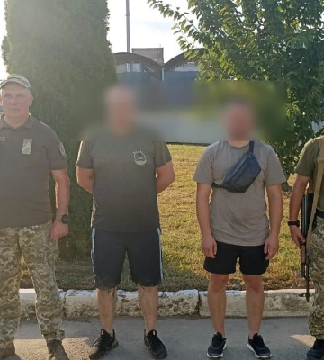 За можливість скупатися у Тисі одесит віддав 10 тисяч доларів США, його попутник з Тернопільщини – 5