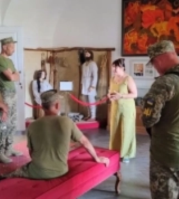 Ужгород: у краєзнавчому музеї провели екскурсію для військовослужбовців