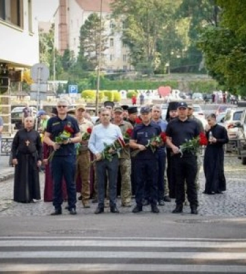 На набережній Незалежності в Ужгороді відбулися урочистості з нагоди Дня Української Державності