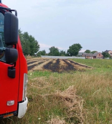 На Волині трапилася пожежа через удар блискавки