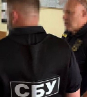 У Франківську на хабарі затримали керівника одного з управлінь митниці та його спільника