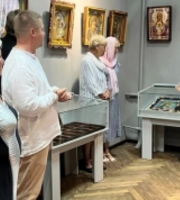 У Рівному відкрилася виставка картин та ікон священника Олександра Левчука