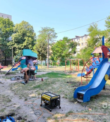 У Дніпрі ремонтуюють дитячі та спортивні майданчики: де кипить робота