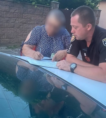 На Рівненщині оштрафували жінку, яка везла гостей з хрестин у багажнику авто