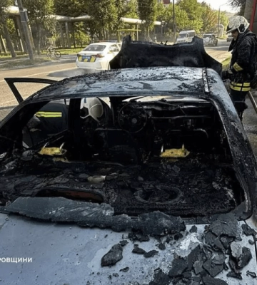 У Дніпрі на Космічній спалахнув «Chevrolet Aveo» (ФОТО)