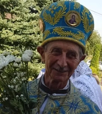 «Був час, коли доводилося служити у 12 селах»: як 70-річний священник з Волині служить Богу й гарує на землі