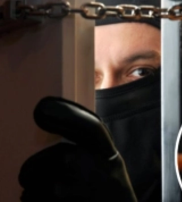 Двоє неповнолітніх хлопців з Берегова вчергове вчинили крадіжку: винесли килими з будинку