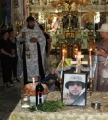 У Рахові назавжди попрощалися з молодим військовослужбовцем