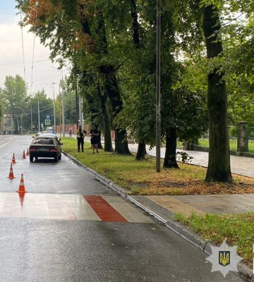Внаслідок наїзду автівки у Львові травмована пішохідка