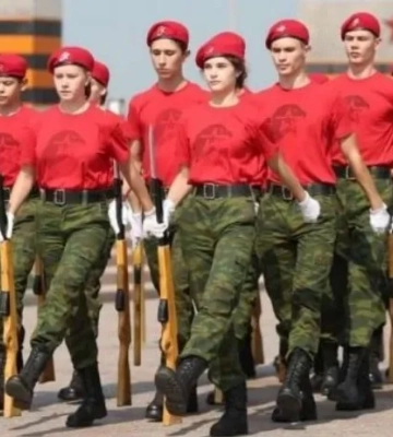 Юнаки з ТОТ Луганщини у складі &quot;юнармії&quot; окупантів пройшли збір з вогневою підготовкою – Луганська ОВА