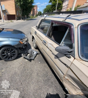 У Кропивницькому зіткнулися автівки