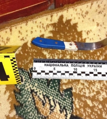 Погрожував ножем і душив подушкою: на Рівненщині 34-річний чоловік таким чином вимагав гроші у випадкової знайомої