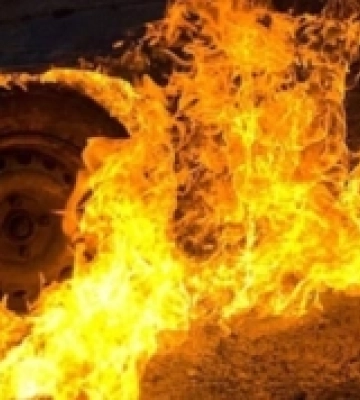 У Рівному горів легковий автомобіль