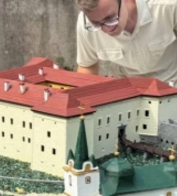 В Ужгороді музейники оновили макет тамтешнього замку кінця 17 століття