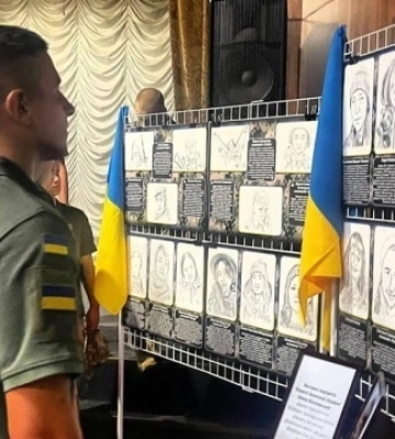 У Хмельницькому відкрили виставку портретів полеглих на війні захисниць
