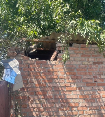 Внаслідок ворожого обстрілу на Дніпропетровщині сталося займання житлового будинку 