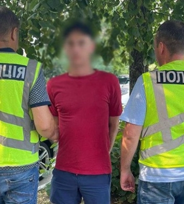 В Киеве мужчина подорвал гранату во дворе дома