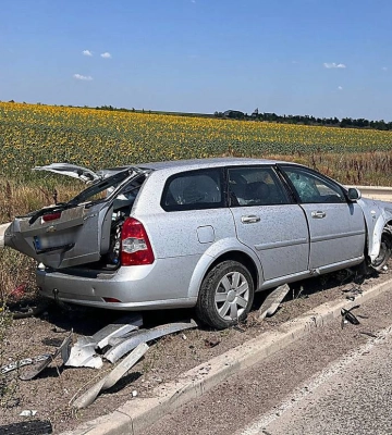 На Миколаївщині автомобіль влетів лобовим склом у відбійник