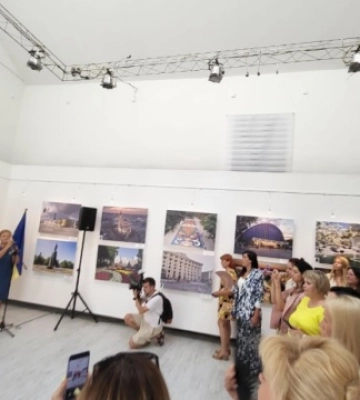 У чорногорському місті Цетинє відкрили фотовиставку про Харків