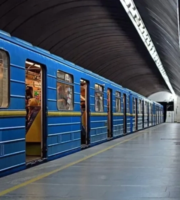 У метро Києва обмежили рух поїздів &quot;зеленою&quot; лінією: кілька станцій закрили для пасажирів