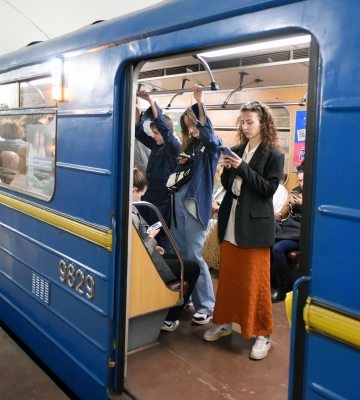 Пока без защитных экранов: как в киевском метро предотвратят падения