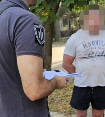 У Херсоні затримано експравоохоронця, який примушував земляків &quot;проголосувати&quot; за приєднання області до РФ, - ДБР. ФОТО