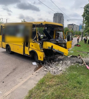 У Львові сталася ДТП із травмованими: є обрив електромережі
