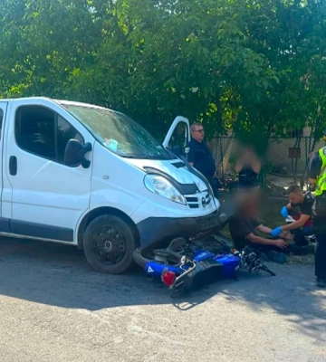 На Івано-Франківщині зіткнулися автомобіль та мотоцикл. Внаслідок ДТП травмувався 8-річний хлопчик
