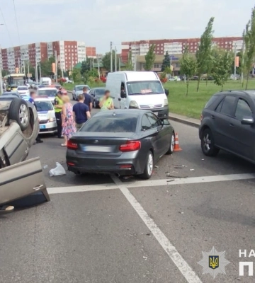 На Сихові сталась масштабна ДТП за участі маршрутки: рух перекрито (ФОТО)