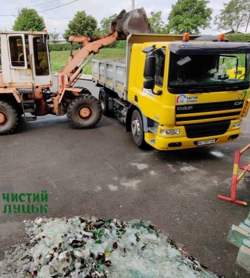 За 6 місяців у луцькому Центрі управління відходами зібрали понад 5 тонн скла (Фото)