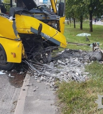 У Львові сталася ДТП із травмованими: є обрив електромережі