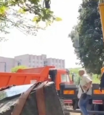 У Луганську росіяни знесли пам’ятники «Жертвам сталінських репресій» і «Жертвам голодомору»