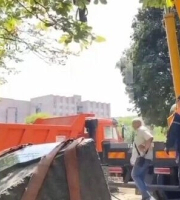 У Луганську росіяни знесли пам’ятники "Жертвам сталінських репресій" і "Жертвам голодомору"