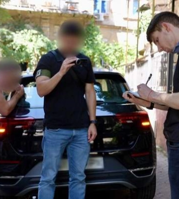 Благодійники продали &quot;гуманітарне&quot; авто: через хвилину вони про це жалкували