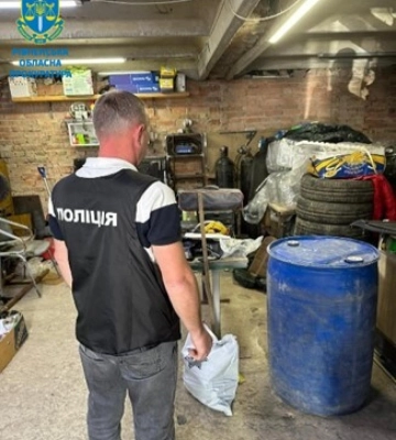 У Рівному викрили ділків, які виготовляли та збували фальсифікований алкоголь