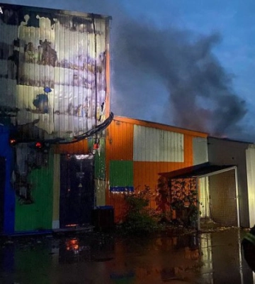 У Києві спалахнула пожежа у супермаркеті в Дарницькому районі