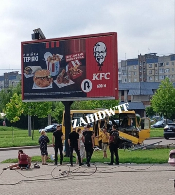 У Львові маршрутка врізалася в стовп: що відомо (ФОТО)