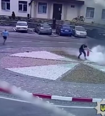 На Київщині жінка підпалила себе біля суду