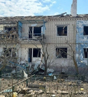 Двоє загиблих, серед поранених - медики: Херсонська ОДА показала наслідки обстрілу Білозерки
