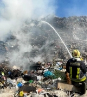 Ліквідували пожежу на сміттєзвалищі біля Рівного