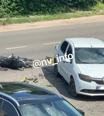 У Нововолинську авто зіткнулося з мотоциклом, є постраждалі