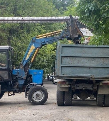 У Дніпрі прибрали стихійне сміттєзвалище по вулиці Бориса Мозолевського