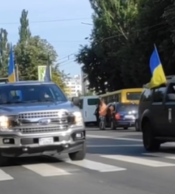 У Луцьку понад 50 авто сурмили, аби вшанувати пам&#039;ять про загиблих воїнів