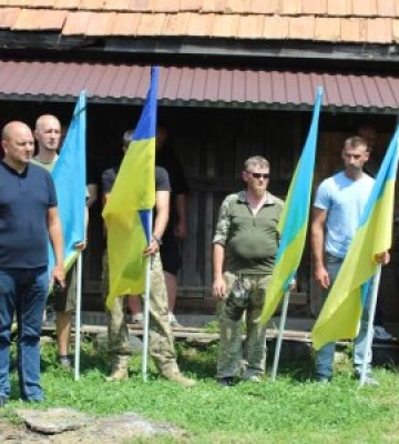 Сьогодні   поховали військовослужбовця у місті Рахові
