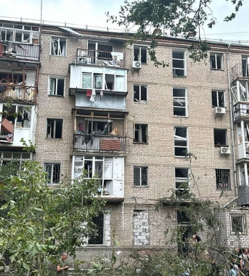 Троє загиблих, п’ятеро поранених: у Миколаєві ракета РФ влучила у дитячий майданчик біля будинку