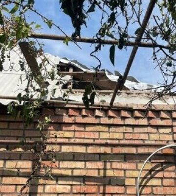 Загарбники атакували Нікопольщину дронами-камікадзе та з важкої артилерії. Пошкоджено будинок та парник. ФОТОрепортаж