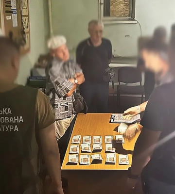 Посадовець ТЦК на Донеччині за 15 тисяч грн обіцяв «відмазати» від мобілізації