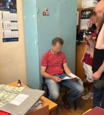 $1000 за «бронь» працівників критичної інфраструктури: чиновник Одеської ОДА погорів на хабарі