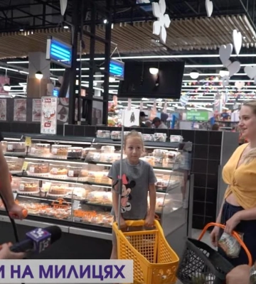 Робити покупки і страждати: в луцький магазин – на милицях. Експеримент